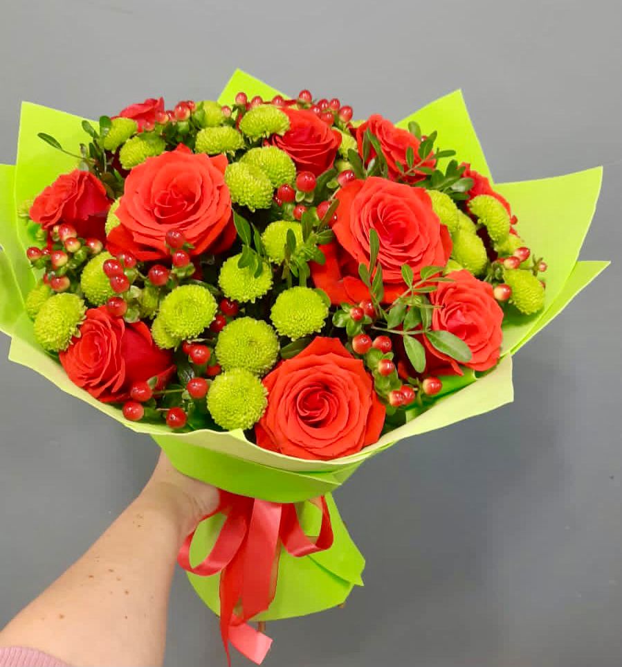 Букет цветов из: Хризантемы и Розы в Подгорном