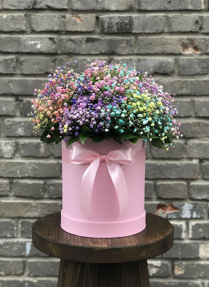 Цветочная композиция из Гипсофила и Розы в шляпной коробке в Подгорном
