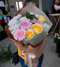 Букет цветов из:  Герберы, Розы и Хризантемы в Подгорном