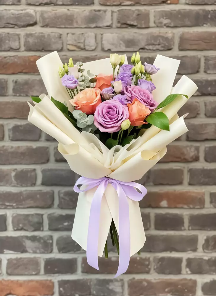 Букет цветов из: Лизиантусы и Розы в Подгорном