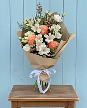 Букет цветов из:  Альстромерии, Лизиантусы, Розы и Хризантемы в Подгорном
