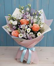 Букет цветов из:  Лизиантусы, Розы, Альстромерии и Гипсофила в Подгорном