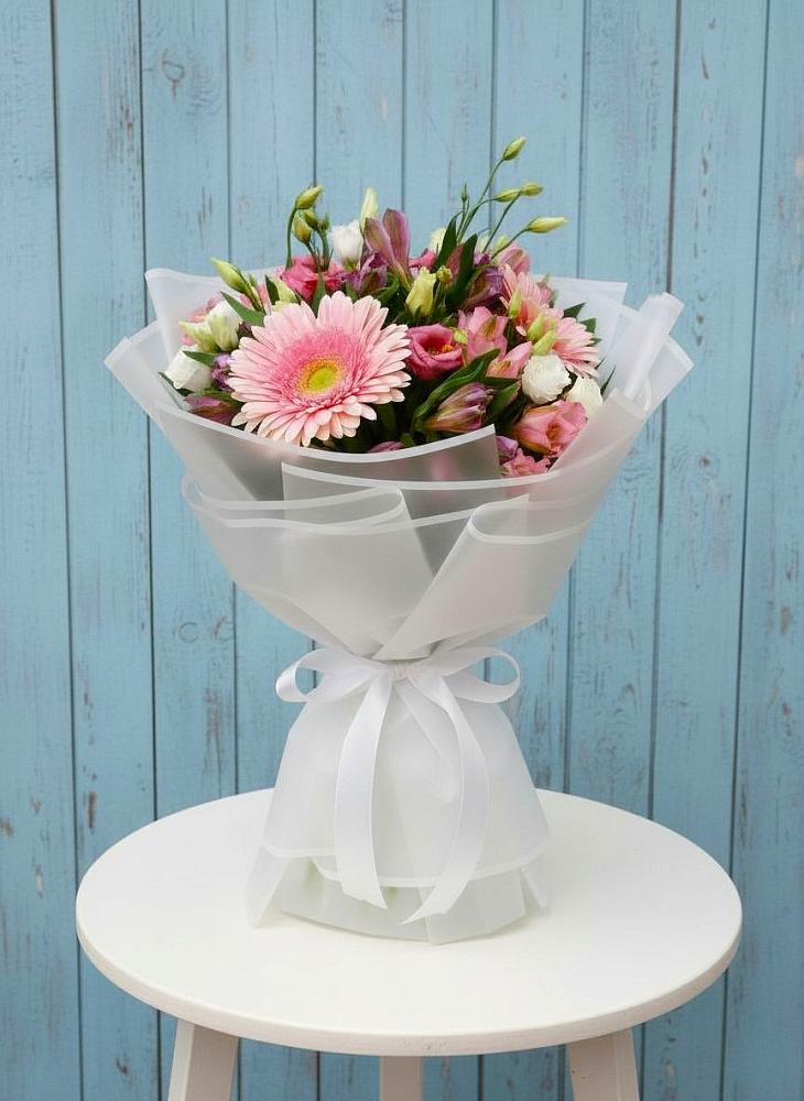 Букет цветов из: Герберы, Альстромерии и Лизиантусы в Подгорном