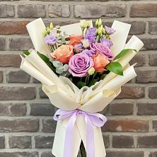 Букет цветов из:  Лизиантусы и Розы в Подгорном