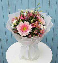 Букет цветов из:  Герберы, Альстромерии и Лизиантусы в Подгорном