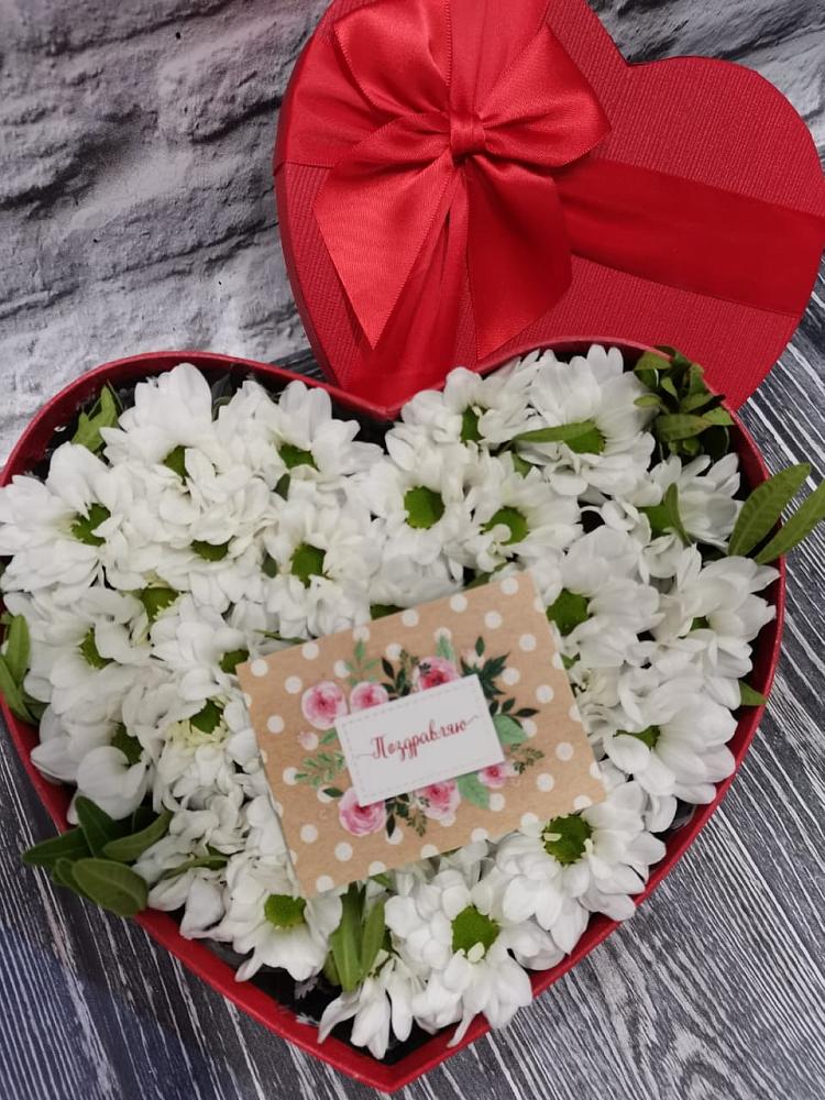 Цветочная композиция из Хризантемы в виде сердца в Подгорном