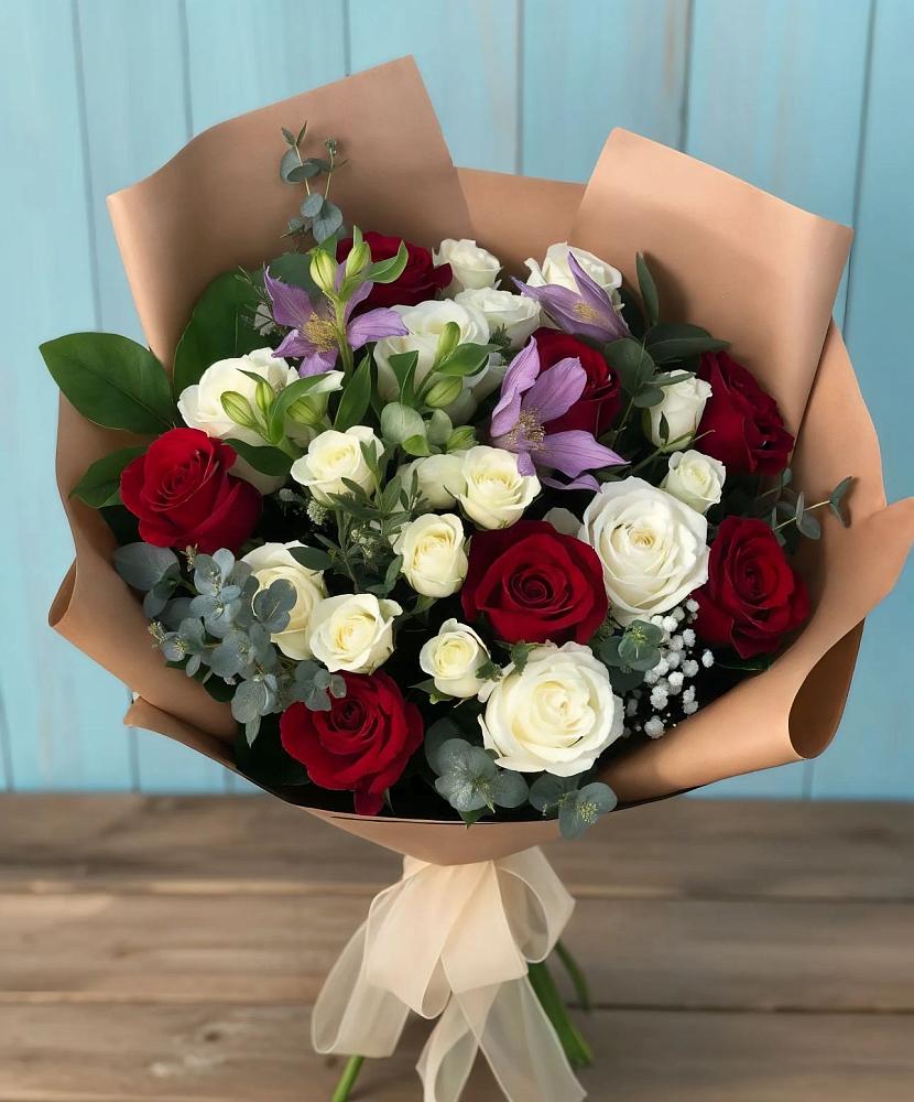 Букет цветов из: Розы и Альстромерии в Подгорном