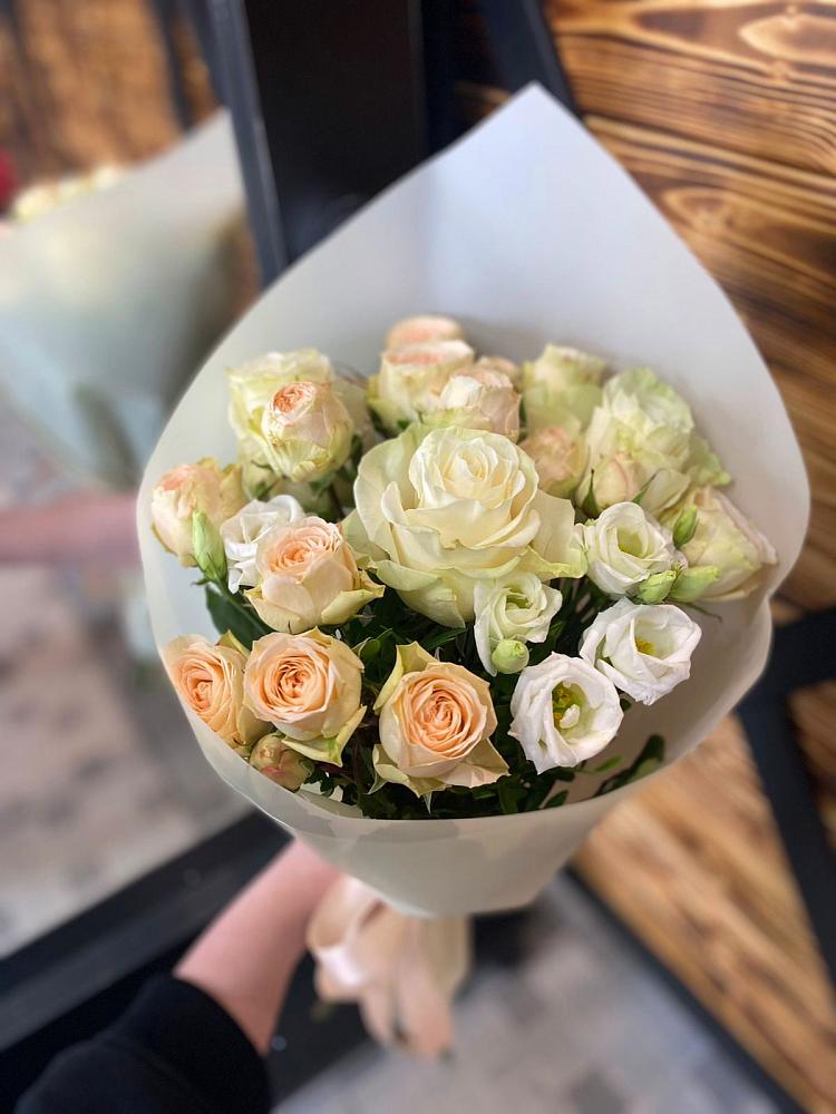 Букет цветов из: Розы и Лизиантусы в Подгорном